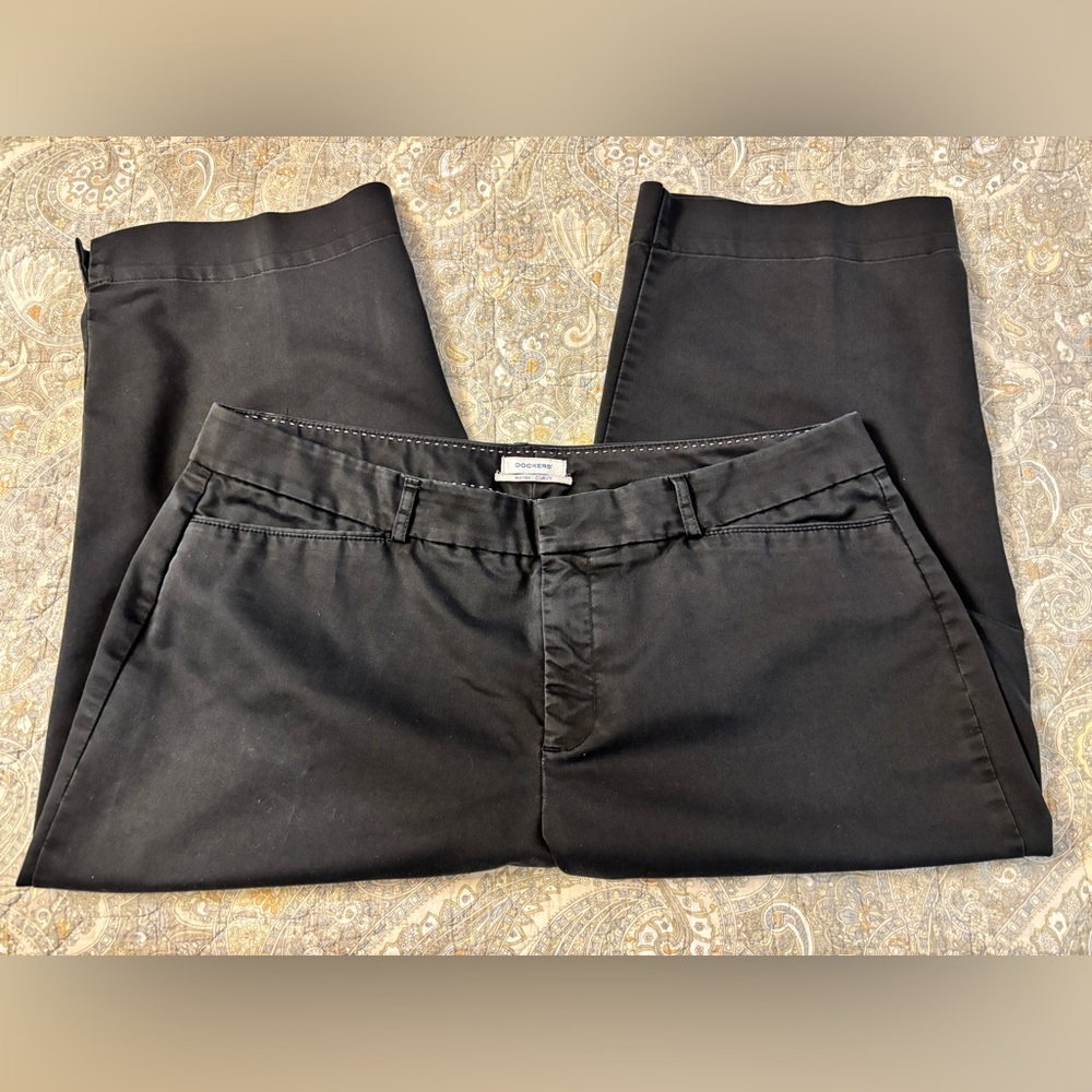 Dockers Mid Rise Curvy‎ Women’s Capri Pants Size 16, Black